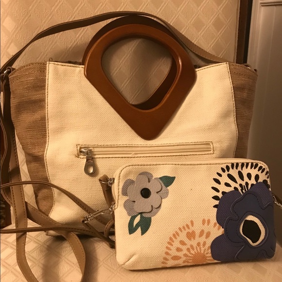 Relic Crossbody Handbag and Pouch - Picture 4 of 8